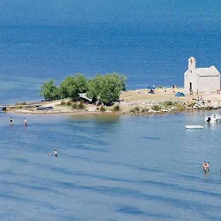 In Tatil Evi *