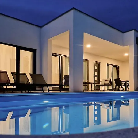 Amazing In With Private Swimming Pool, Be Inside Or Outside * Posedarje