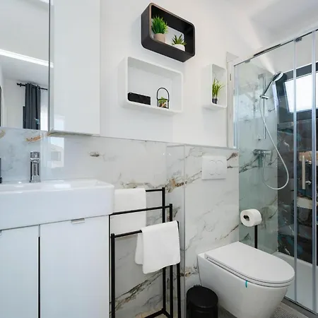 Amazing In With Private Swimming Pool, Be Inside Or Outside