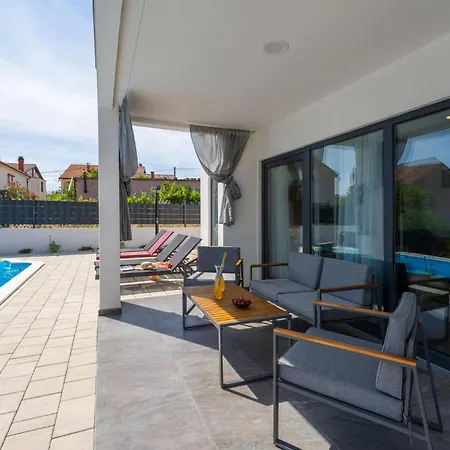 Amazing In With Private Swimming Pool, Be Inside Or Outside Holiday home