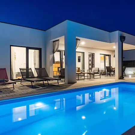 Holiday home Amazing In With Private Swimming Pool, Be Inside Or Outside *